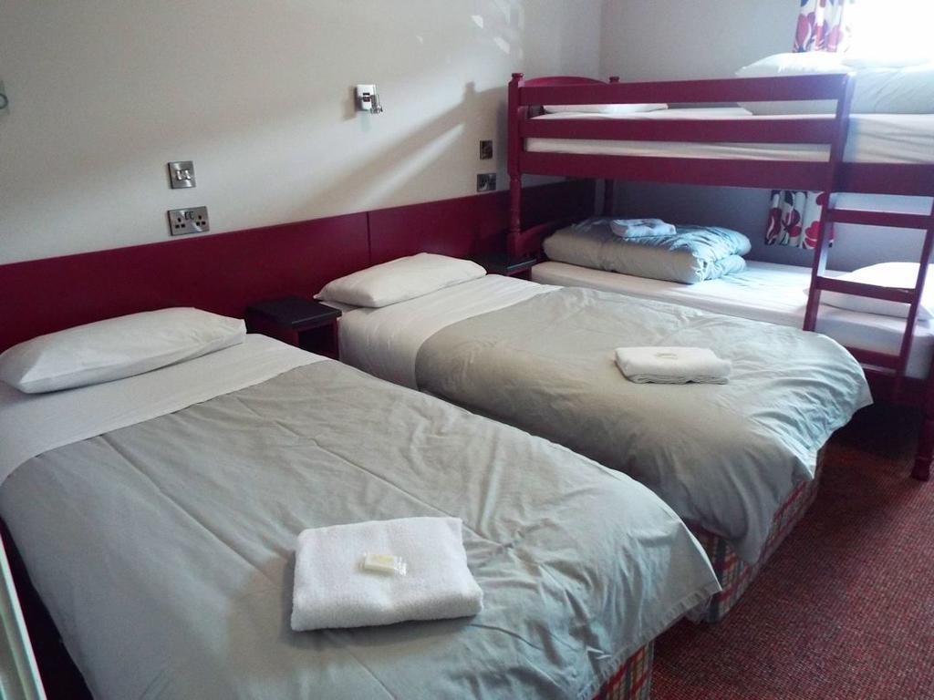 Holiday Guest 2*